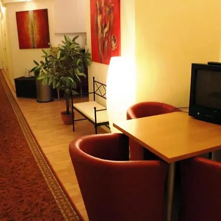 Budgetrooms - Souterrain-private & Kitchen Mannheim