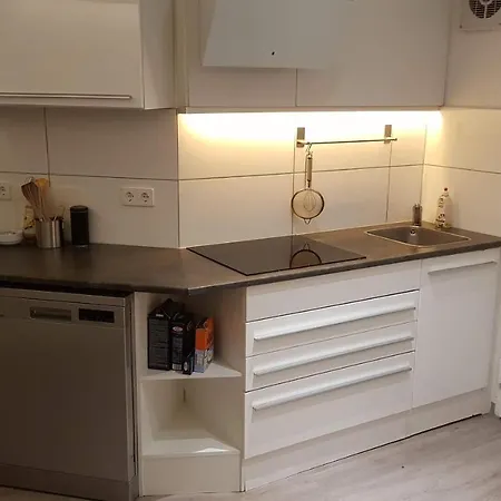 Budgetrooms - Souterrain-private & Kitchen *