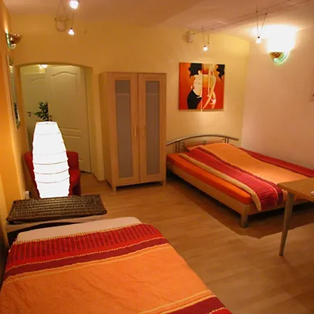 Budgetrooms - Souterrain-private & Kitchen Mannheim