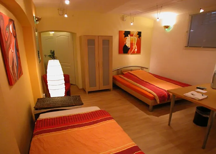 Budgetrooms - Souterrain-private & Kitchen Mannheim